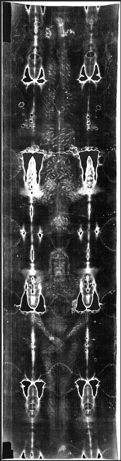 Riproduzione in negativo della Sacra Sindone in tessuto